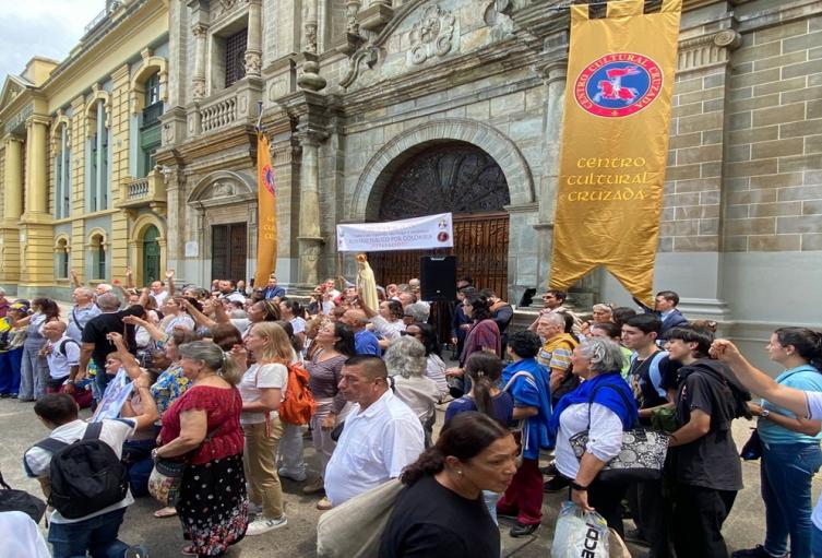 Más de 100 católicos realizaron platón en contra de la feria de brujería de Comfama