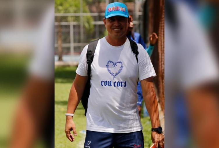 El balón que salvó una vida: La Lucha de Willington Cano, el exfutbolista que usa el deporte para rescatar la juventud en la Comuna 13