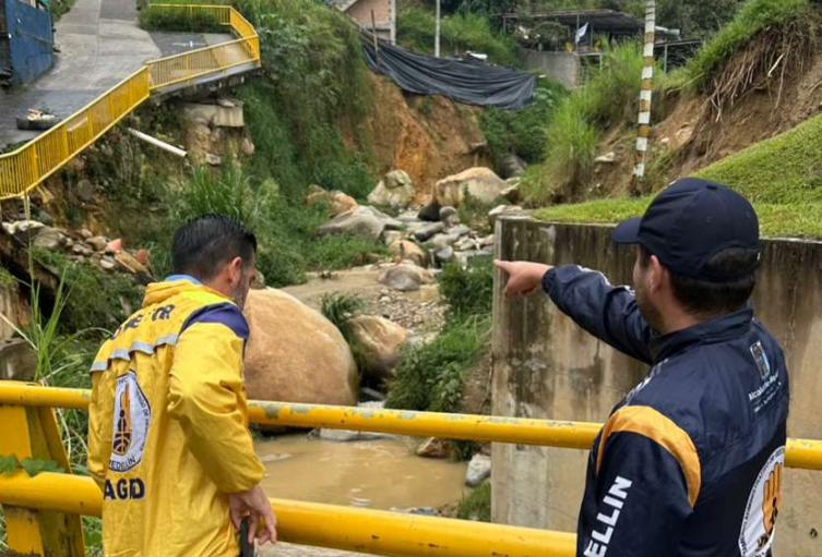 115 llamadas por lluvias en Medellín: Belén y Laureles, las comunas más afectadas y siguen siendo monitoreadas