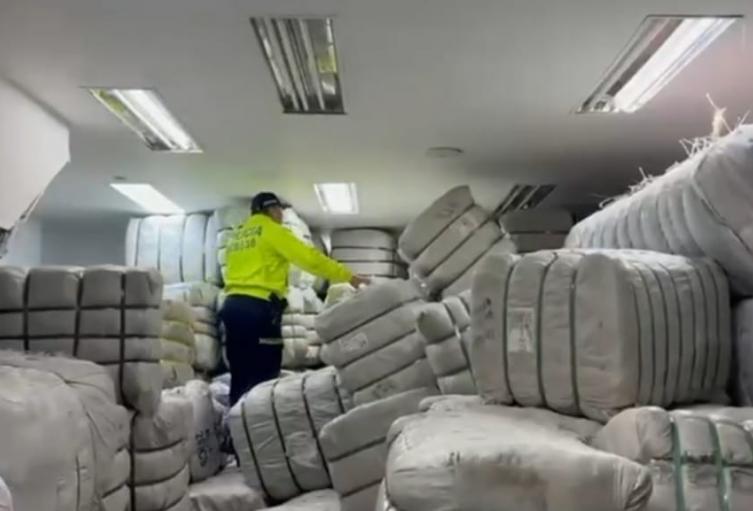 Decomiso de contrabando en el centro de Medellín 