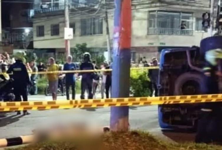 Presunto fletero murió embestido por un conductor en el barrio Belén de Medellín