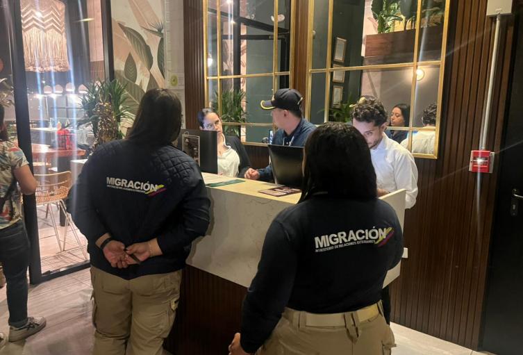 Operativo de Migración Colombia en hoteles de Medellín 