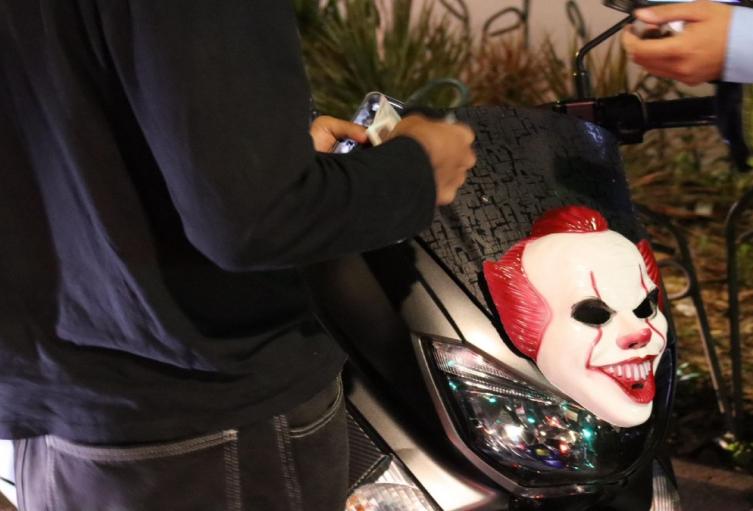 Controles de autoridades en Halloween en Medellín