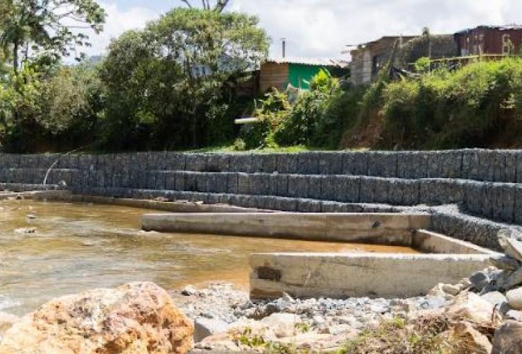 Con $1.990 millones, Cornare y El Retiro blindan cauces y reducen riesgo de desastres en zonas rurales 