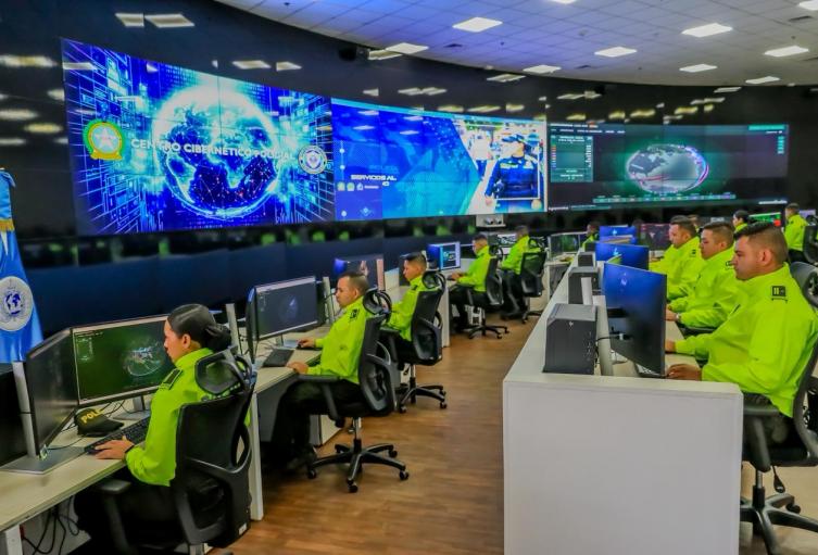 Ataques cibernéticos y apoyo de la policía 