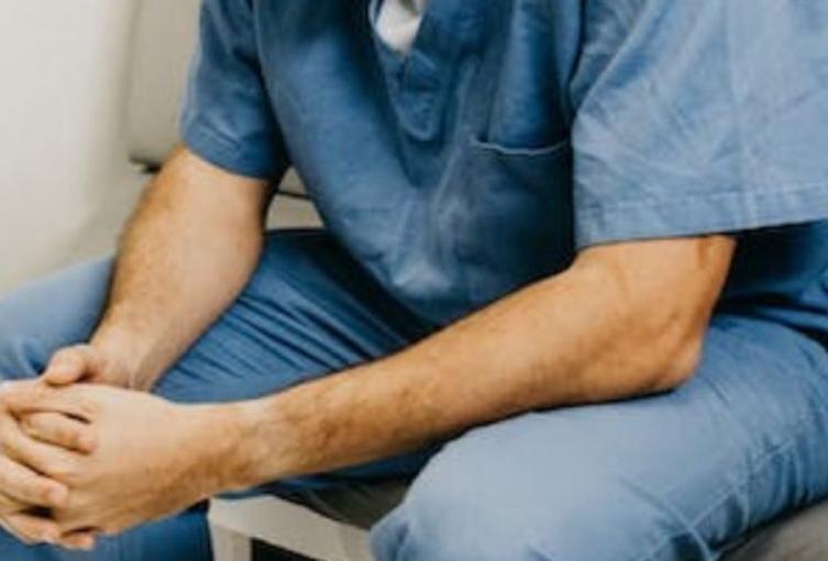 Enfermero habría cometido acceso carnal violento