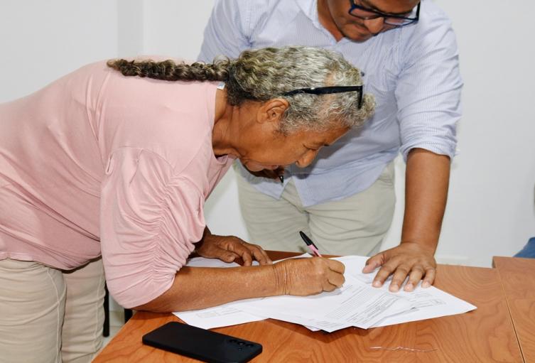 Después de 30 años de desplazamiento, la familia Torreglosa recibió sus tierras en Urabá