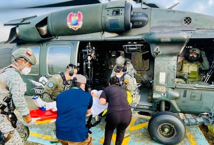 Traslado de personas heridas por activación de explosivo en Anorí, Antioquia