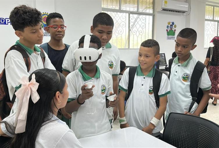 Jóvenes en Urabá buscar becas universitarias a través de laboratorios de robótica