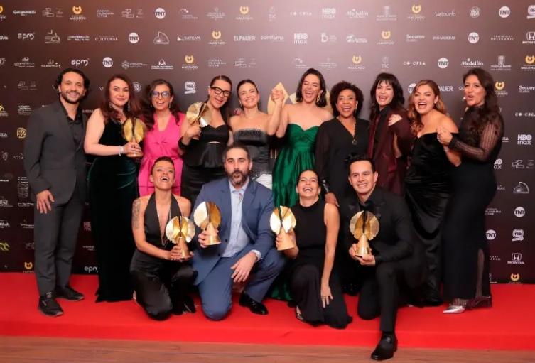 ¡Noche de gala en “la eterna primavera”! el cine nacional honró su talento en los primeros Premios Macondo celebrados en Medellín