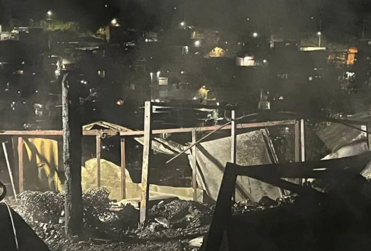 Viviendas quemadas en el barrio Olaya Herrera de Medellín 