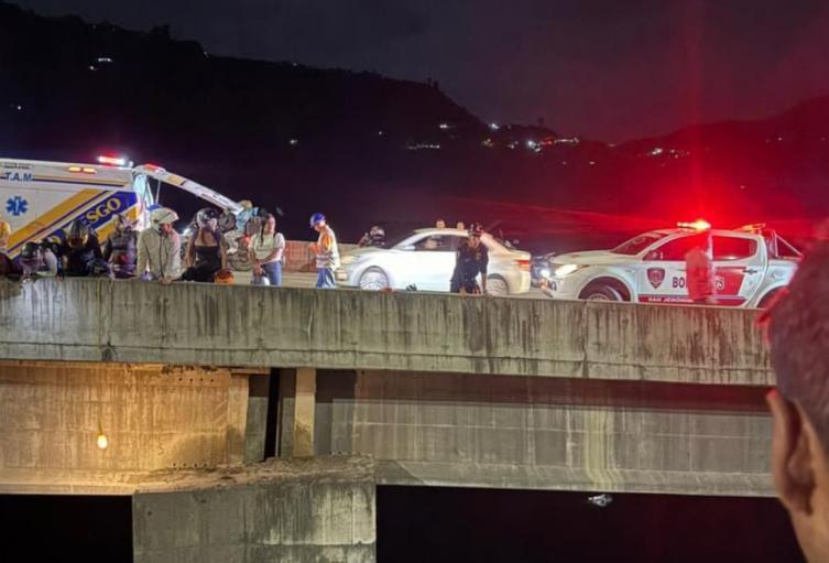 Motociclista cayó de un puente y sobrevivió milagrosamente en Santa Fe de Antioquia