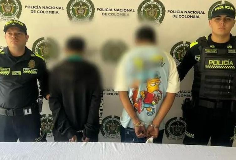 Capturan a dos presuntos asesinos que escapaban en un taxi: El centro de Medellín suma dos homicidios este fin de semana