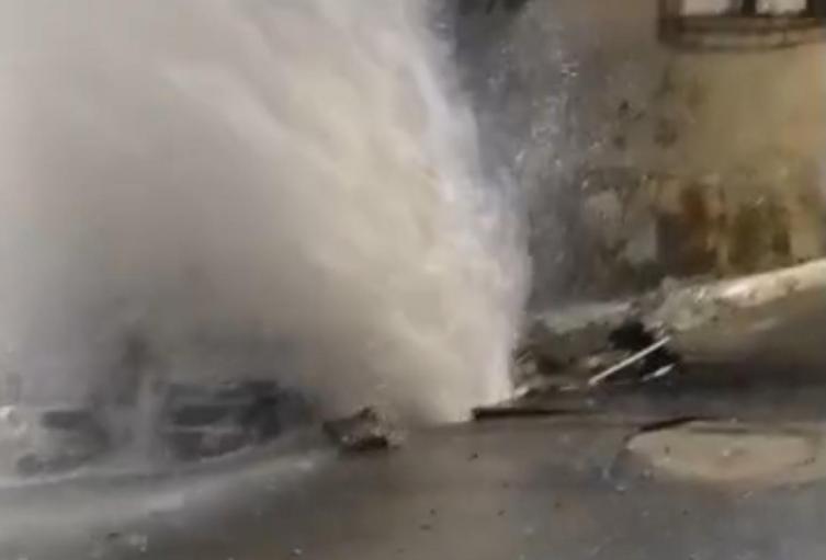 Rotura de tubo en el barrio Santo Domingo Savio de Medellín