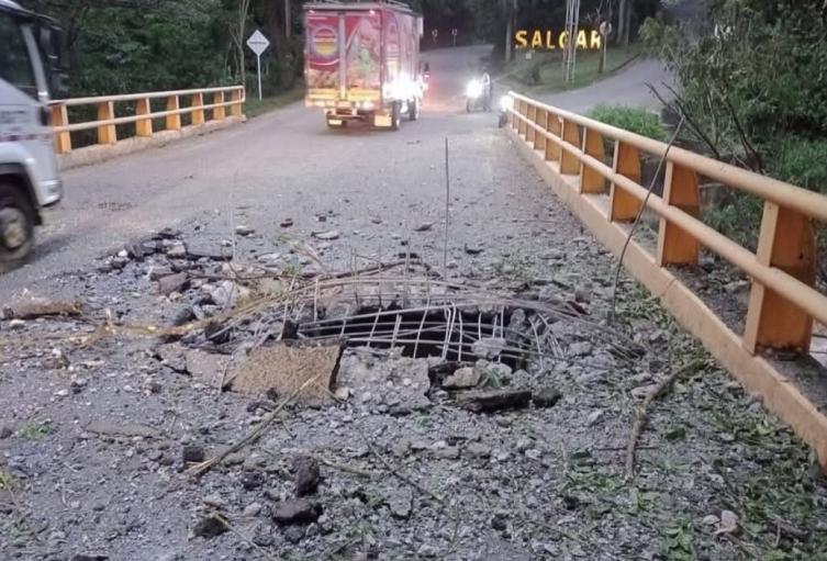 Ataque de grupos armados en el puente del barroso en Salgar 