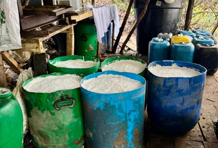 Una tonelada de cocaína producía gigantesco laboratorio del Clan del Golfo en EL Peñol, Antioquia