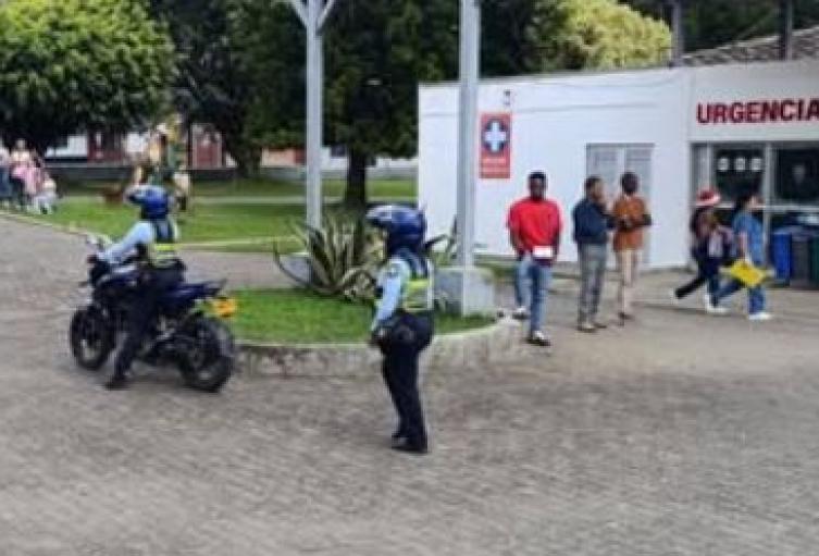 El equipo de socorro encontró a los menores en el asfalto con traumas craneoencefálicos y heridas severas en la cabeza. 
