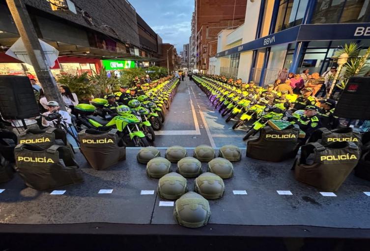 Antioquia fortalece la operatividad de la Policía del Valle de Aburrá con la entrega de equipamiento por $7.500 millones