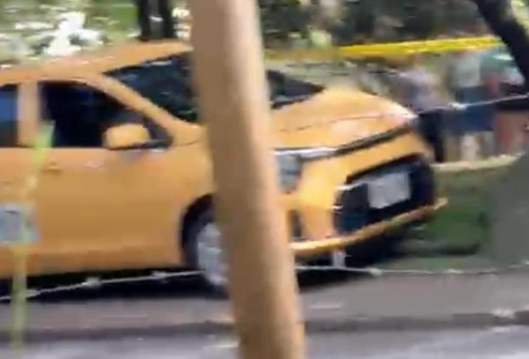 Dos sicarios en moto asesinaron a un taxista dentro de su vehículo en Medellín 