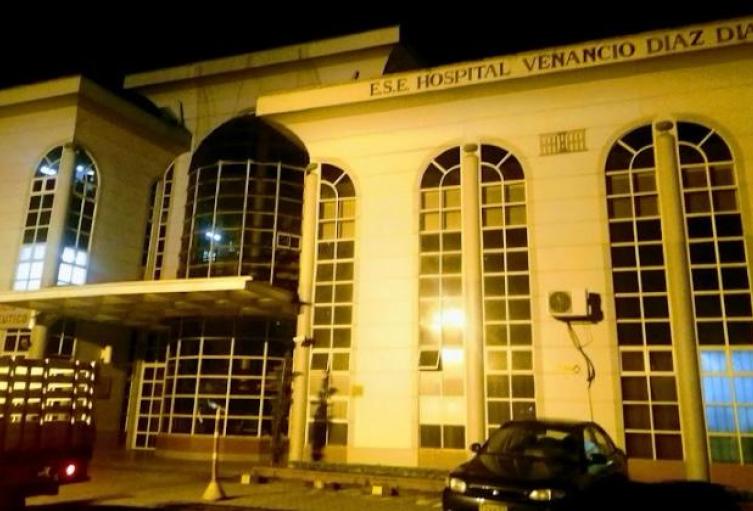 Los sujetos agredieron físicamente a un médico, tres auxiliares de enfermería y un vigilante.