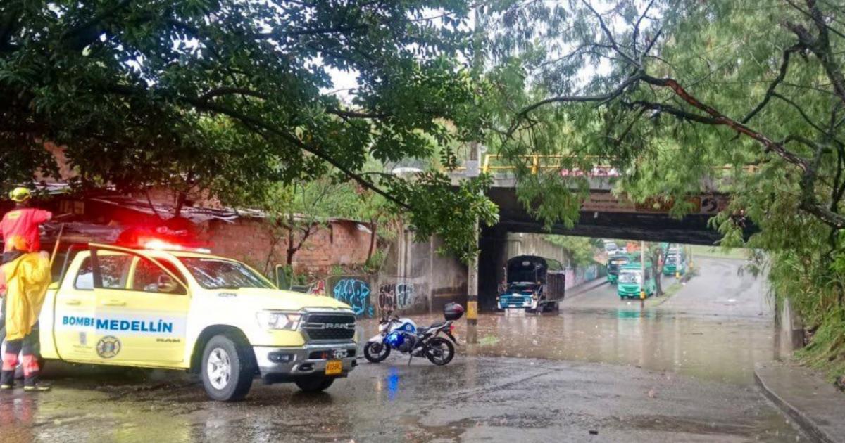 “Las quebradas no son botaderos de basura”: alcalde de Medellín hace un llamado a los ciudadanos para evitar inundaciones