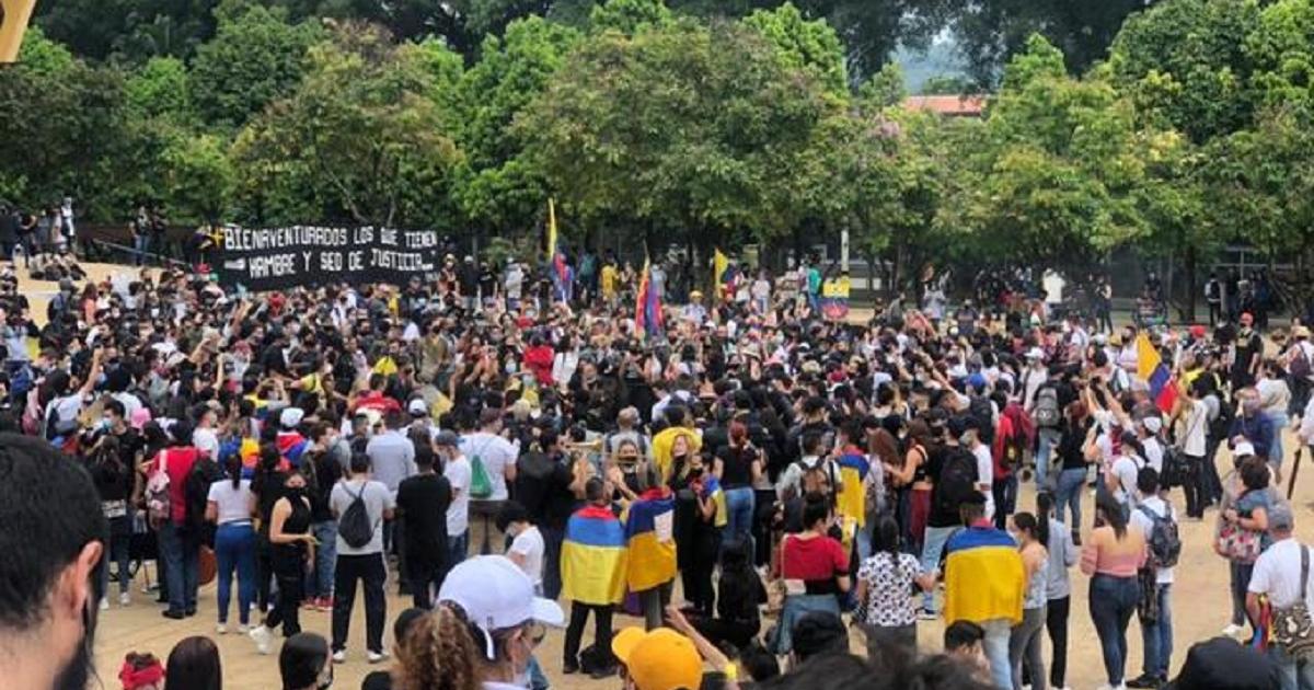 Medellín se suma a las movilizaciones de profesores en el país