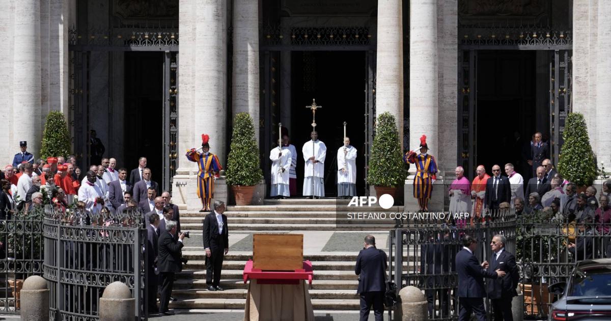 Los pasos desde el funeral hasta la elección de un nuevo papa