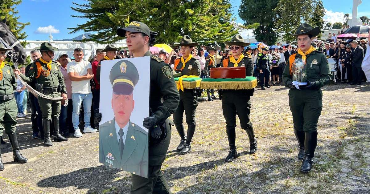 Trágico adiós en Salgar: Sepelio de policía fallecido por ataque de explosivos