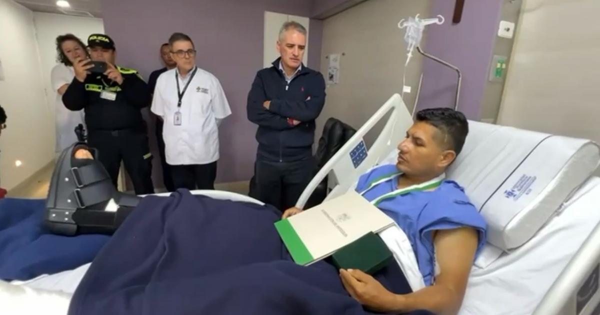 Dos policías fueron condecorados en centros hospitalarios en Antioquia