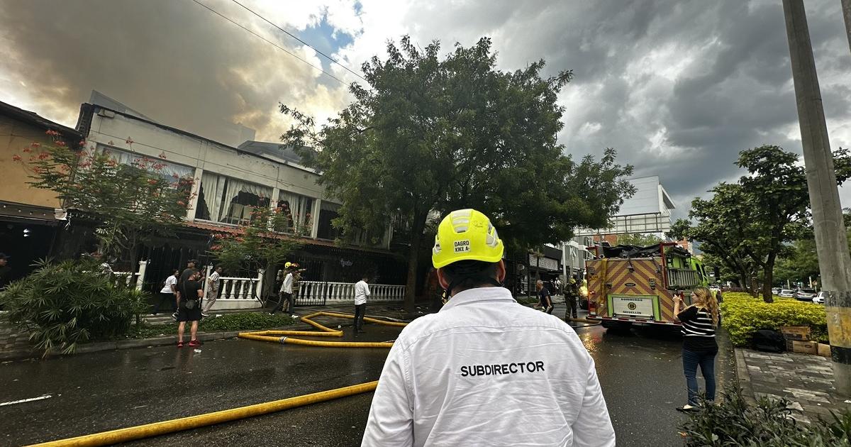 Bomberos atienden incendio estructural en la comuna 16 de Medellín