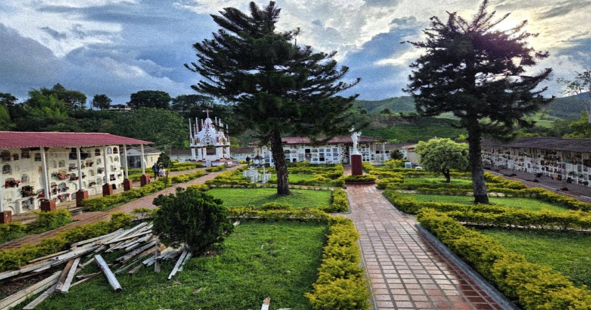 Inició la nueva fase de intervención forense en el cementerio de Frontino