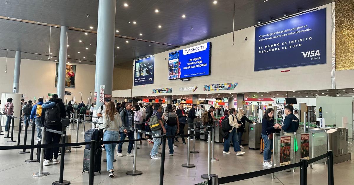 Senador antioqueño propone bajarle el IVA a los tiquetes aéreos en Colombia