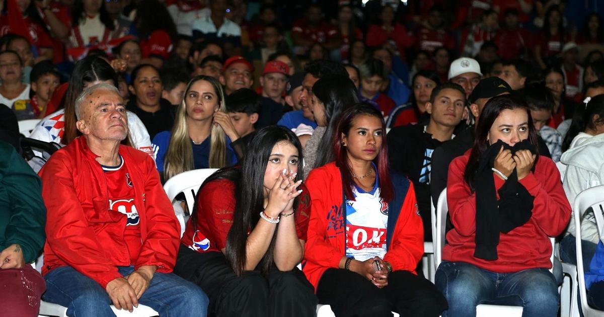 Final del fútbol colombiano: Más de siete mil personas disfrutaron del partido de ida con las pantallas gigantes