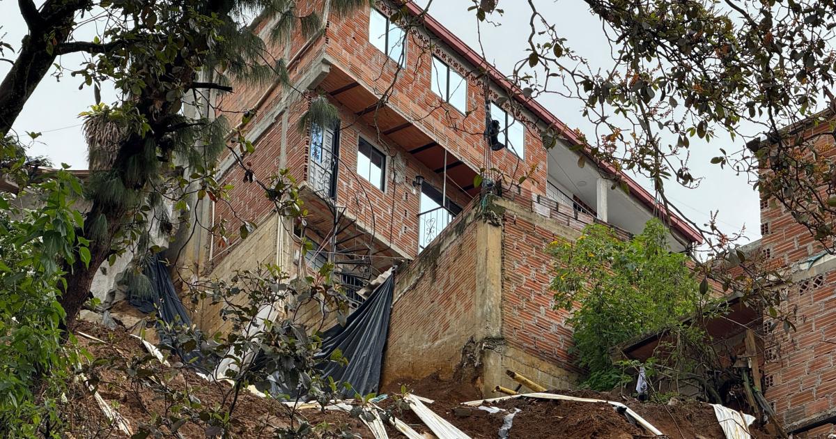 Demolerán 23 viviendas en Villatina por riesgo inminente de deslizamiento 