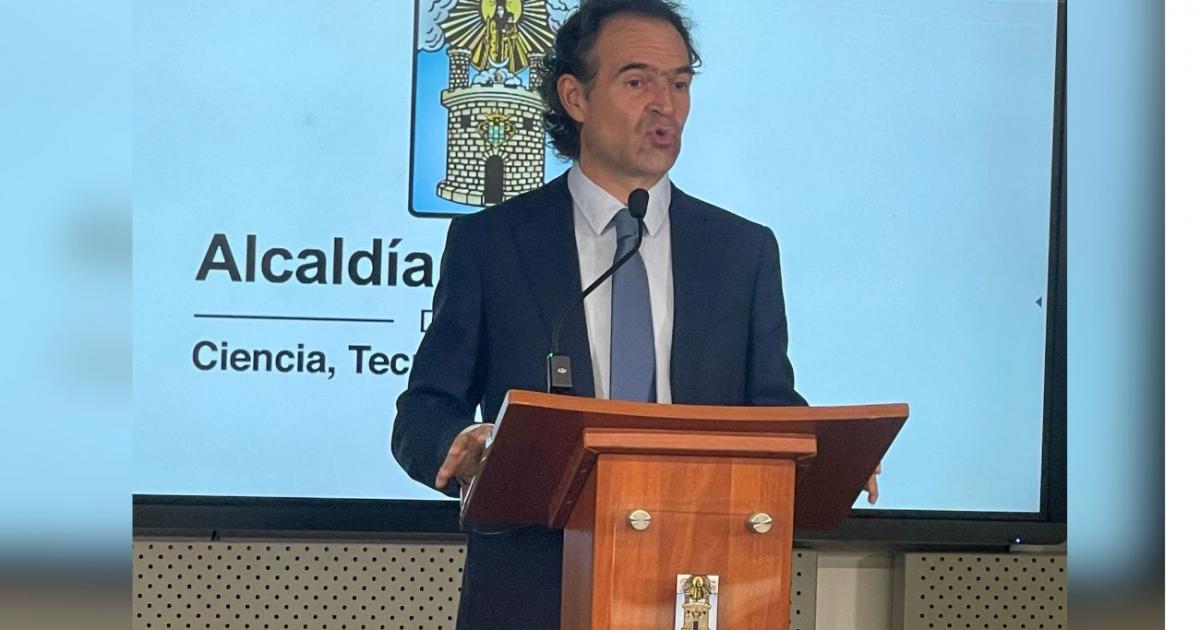 Grupos armados pagaron el transporte hacia el "tarimazo" de Petro: Alcalde de Medellín