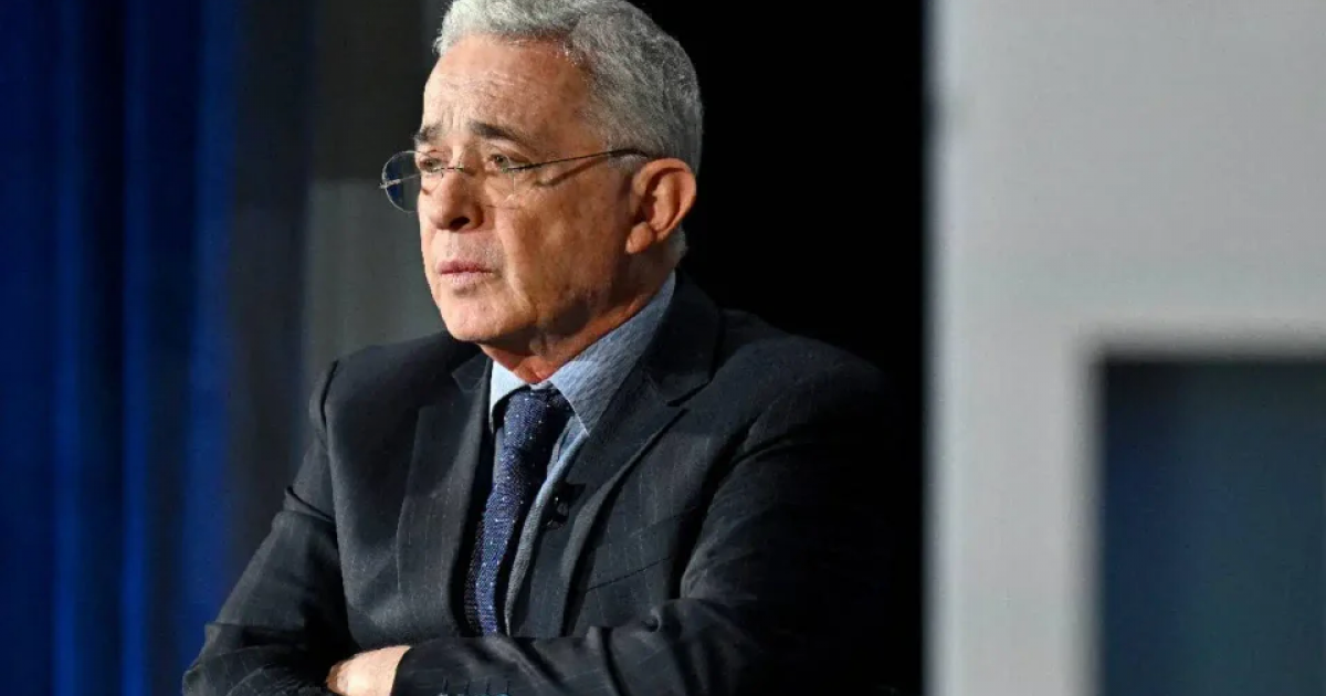 En las próximas horas saldría la orden de detención domiciliaria contra el expresidente Uribe