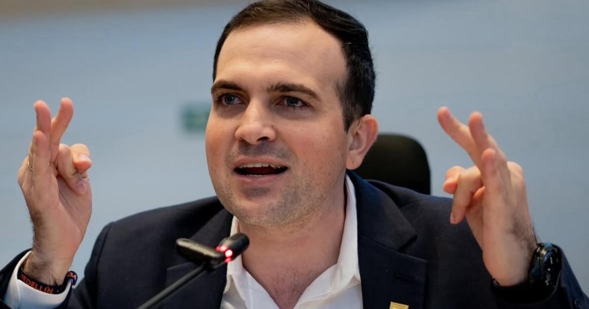 Piden a la Contraloría investigar posible detrimento patrimonial por el retiro de Daniel Quintero de la Consulta