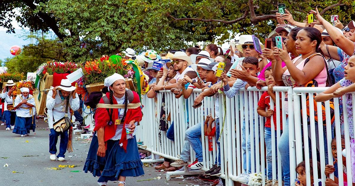 Desde este lunes se abren las inscripciones para entregar 14 mil pases dobles para las graderías de los desfiles de la Feria de las Flores