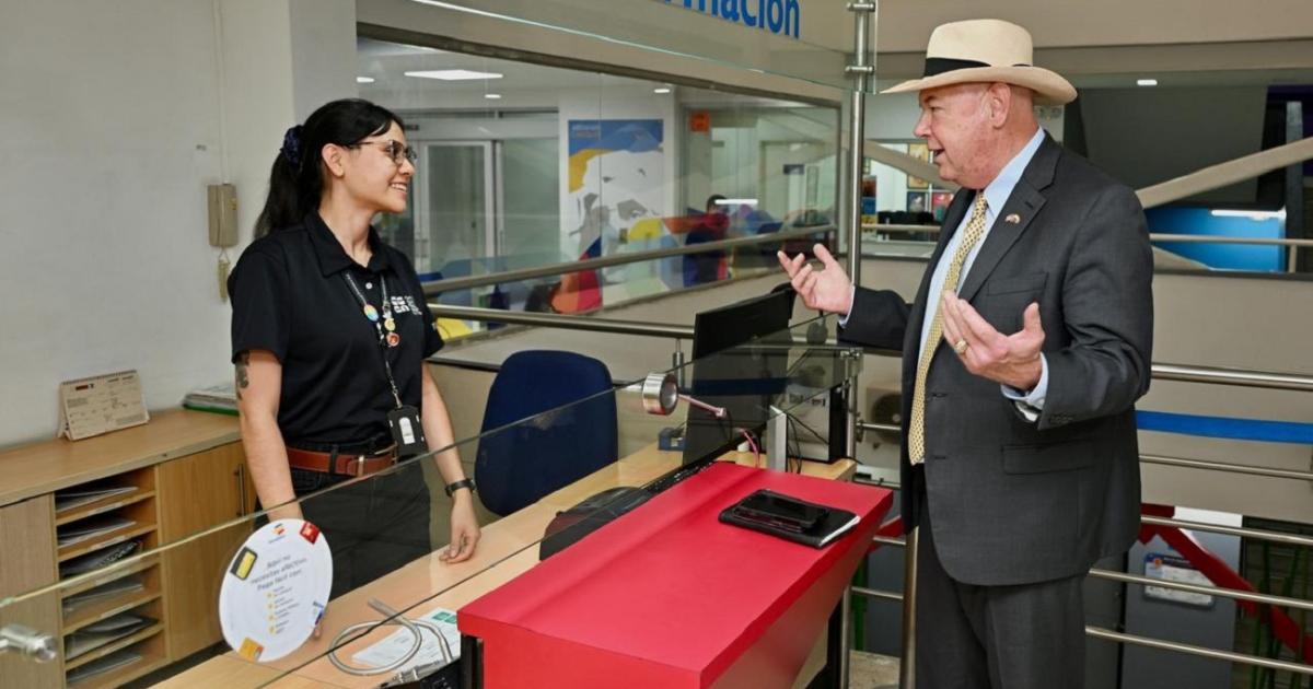 Embajador de EEUU en Colombia habría llegado a Medellín, tras crisis diplomática