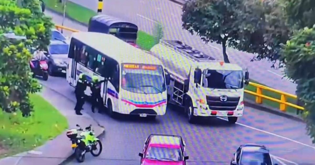 Capturado por amenazar a un agente de tránsito en Medellín: Intentó huir en bus