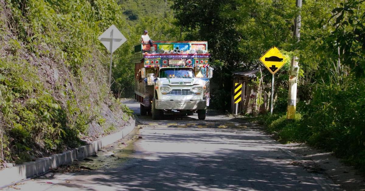 Gobernación de Antioquia y sector privado entregan nueva vía en Dabeiba