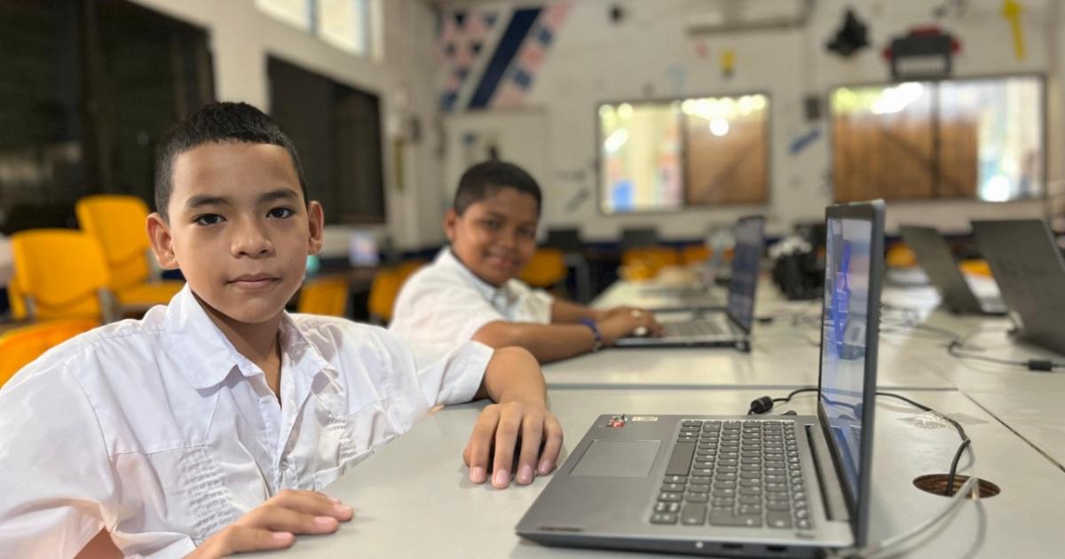 Dotación tecnológica en el Bajo Cauca fortalece la educación pública
