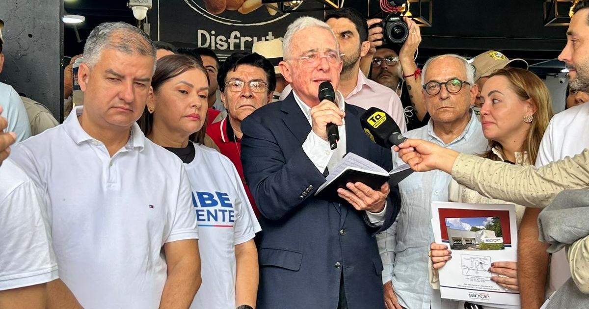 Lectura del fallo contra Uribe se acompaña de voces que no apoyan argumentos de la juez