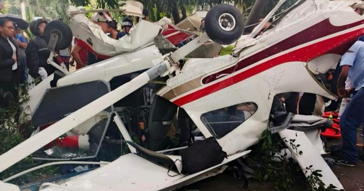 Mujer herida en caída de avioneta en Medellín permanece en estado crítico