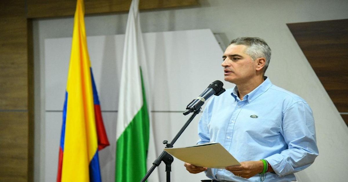 Gobernador de Antioquia cuestionó que el gobierno nacional reabriera conversaciones con alias Calarcá