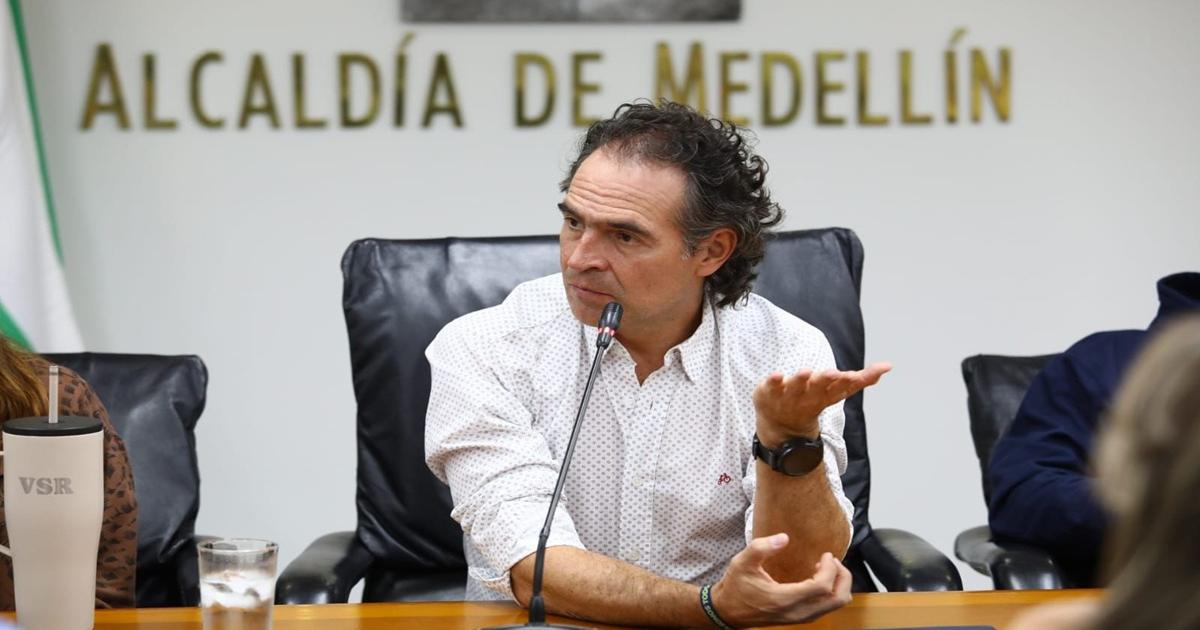 Alcalde de Medellín exige justicia por deuda del Gobierno con la salud