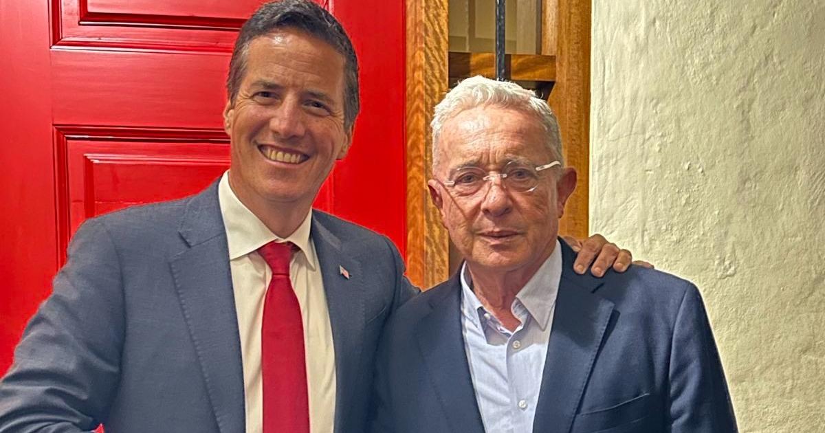 El senador Bernie Moreno visitó al expresidente Álvaro Uribe en Rionegro