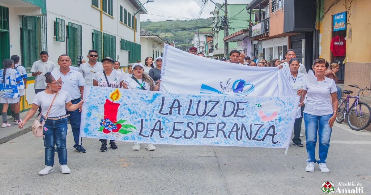 ¡Basta ya de violencia! El mensaje de la comunidad de Amalfi que marchó exigiendo la paz en su territorio