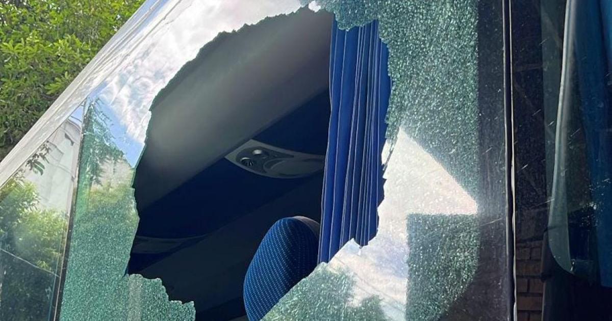 A piedra atacaron el bus del Atlético Nacional en Cúcuta