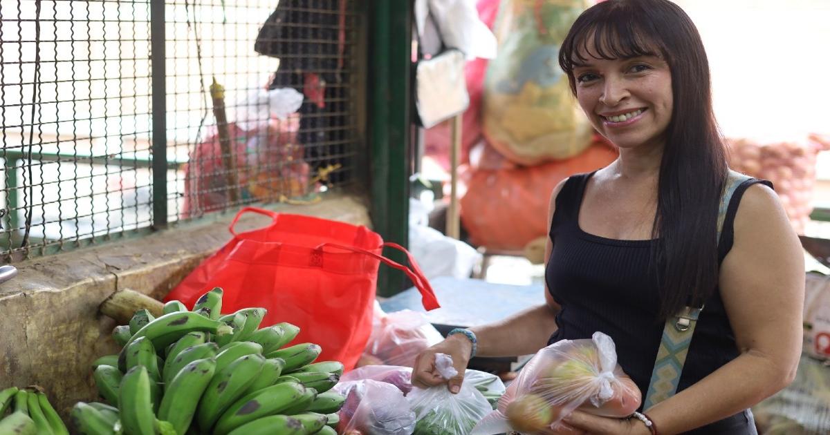 Más de 15.000 familias vulnerables de Medellín recibirán bonos para mejorar su acceso a alimentos